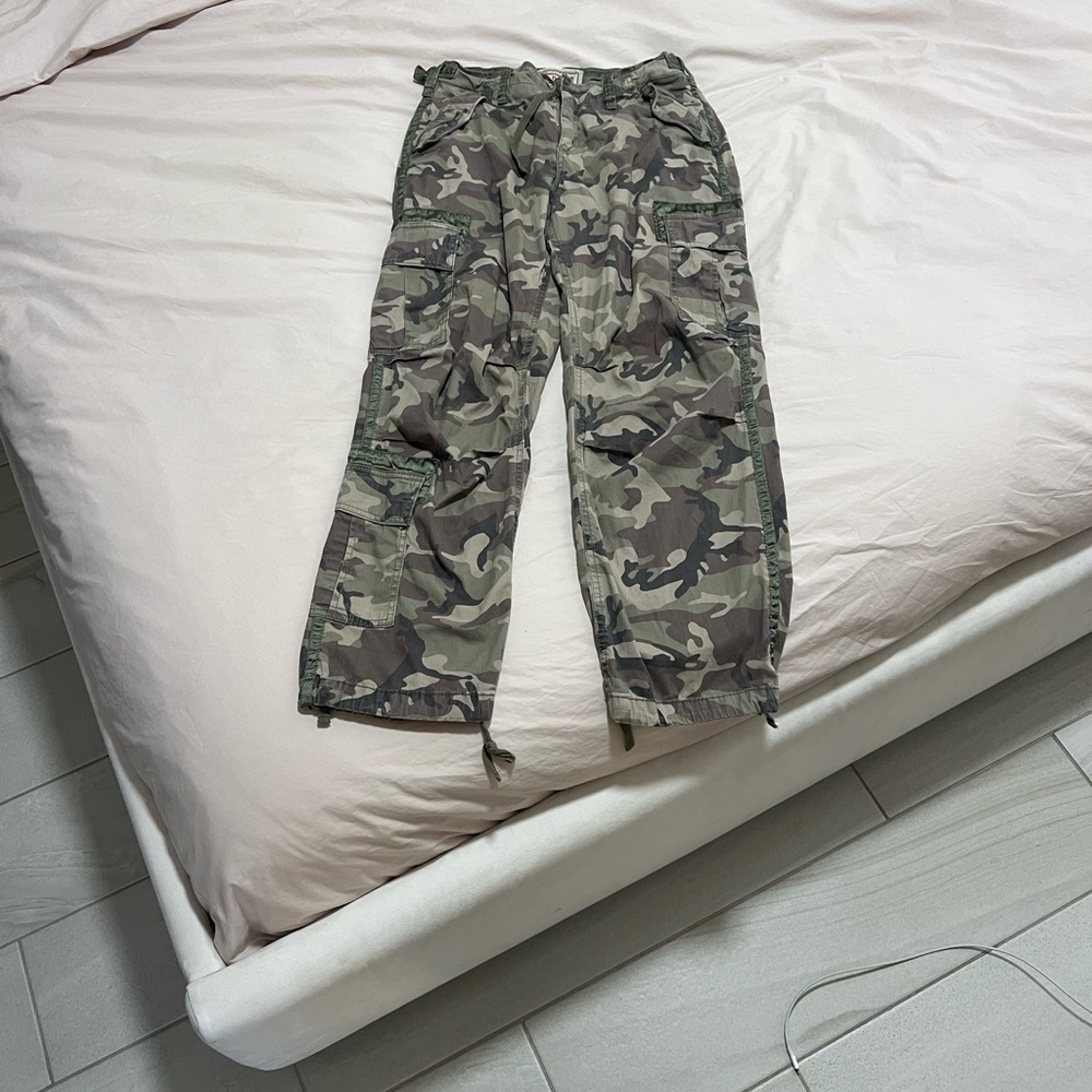 Abercrombie & Fitch Wonen’s Camo Cargo Pants - Olive/Green/Brown - Picture 2 of 3